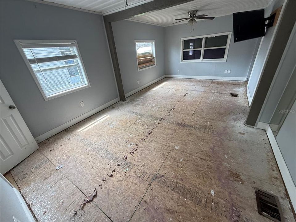 Active With Contract: $167,500 (3 beds, 2 baths, 1440 Square Feet)