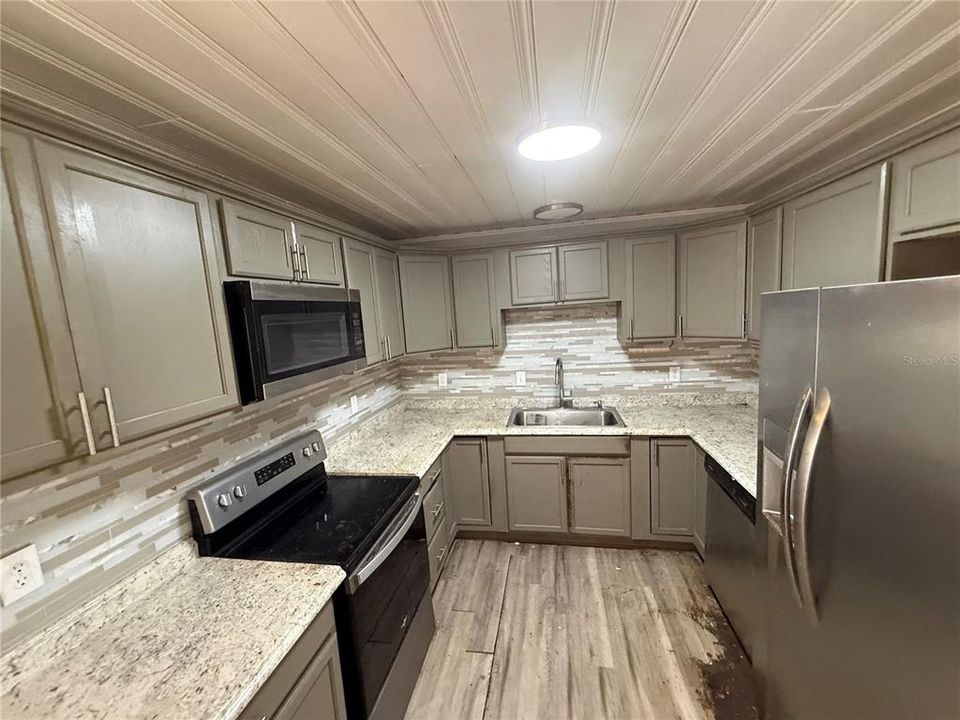 Active With Contract: $167,500 (3 beds, 2 baths, 1440 Square Feet)