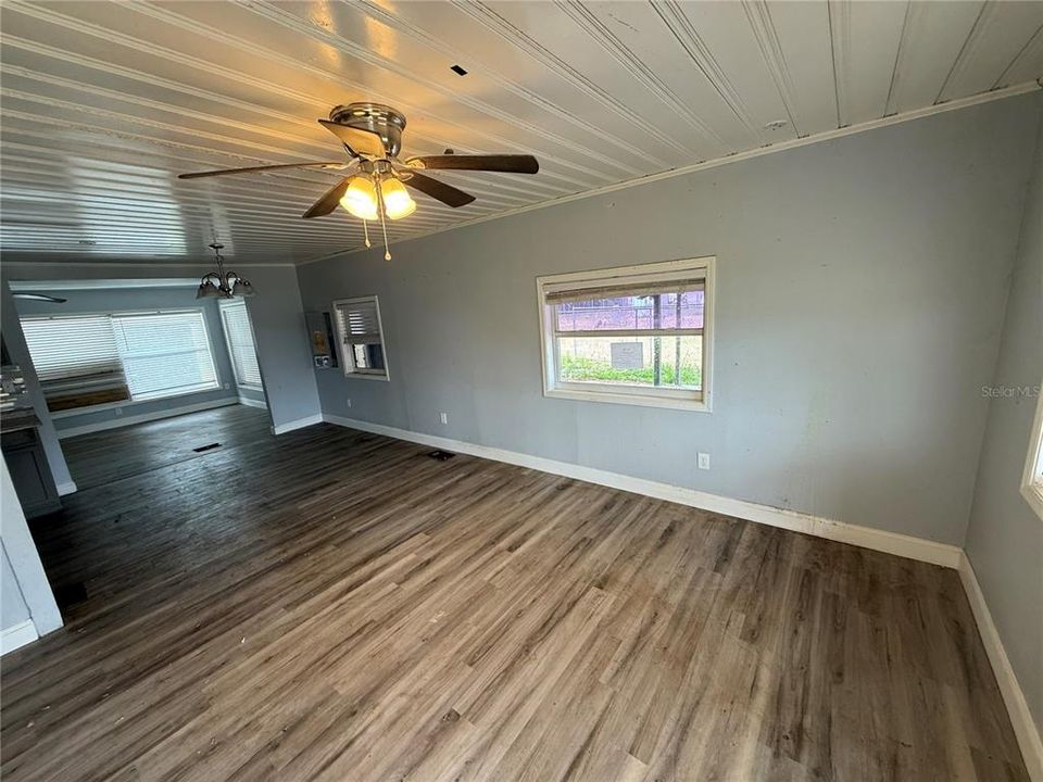 Active With Contract: $167,500 (3 beds, 2 baths, 1440 Square Feet)