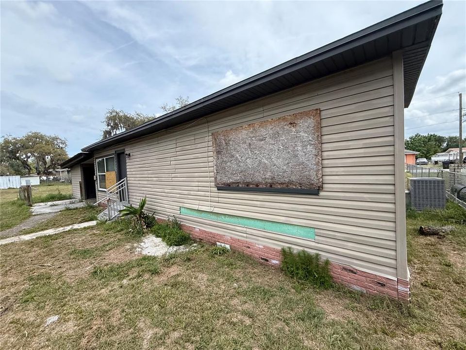 Active With Contract: $167,500 (3 beds, 2 baths, 1440 Square Feet)