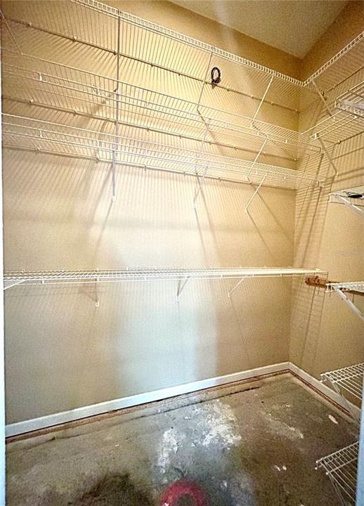 Под контрактом: $249,000 (4 спален, 2 ванн, 1720 Квадратных фут)