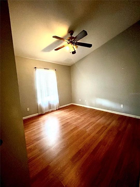 Под контрактом: $249,000 (4 спален, 2 ванн, 1720 Квадратных фут)