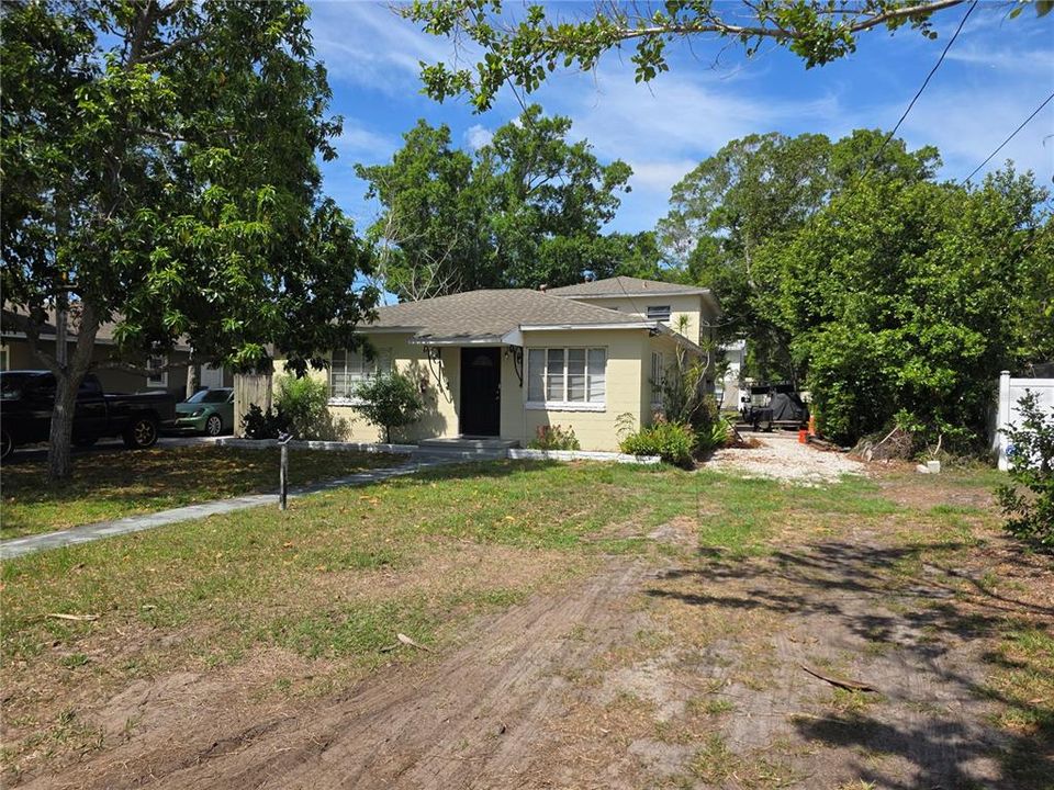 Active With Contract: $549,000 (5 beds, 0 baths, 2309 Square Feet)