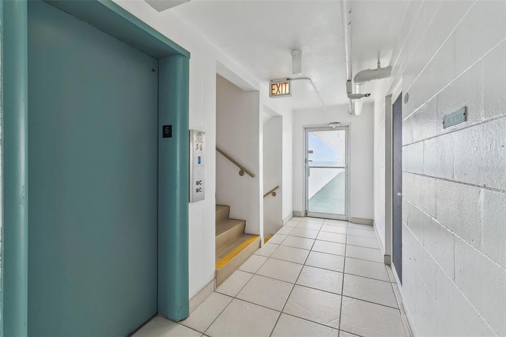 For Sale: $199,000 (2 beds, 2 baths, 929 Square Feet)
