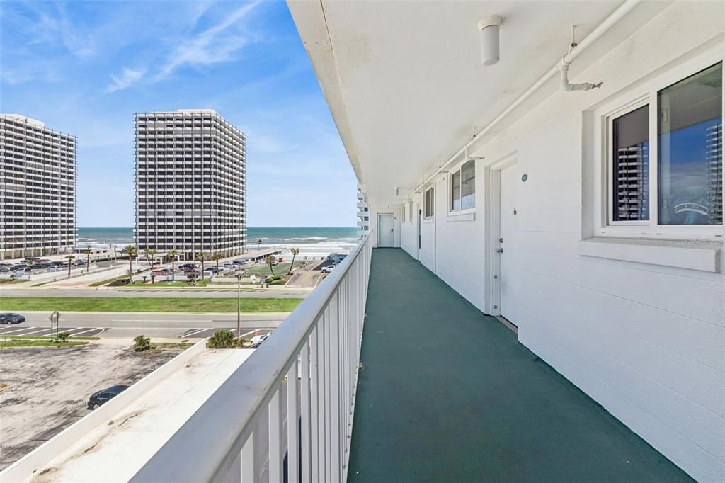 For Sale: $199,000 (2 beds, 2 baths, 929 Square Feet)