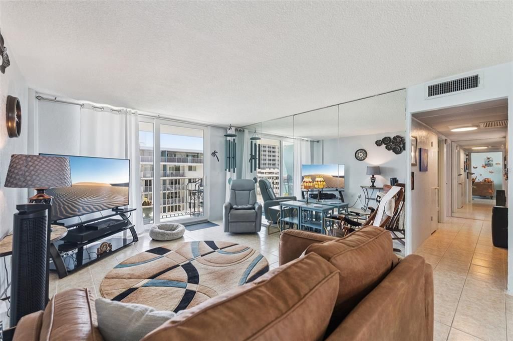 For Sale: $199,000 (2 beds, 2 baths, 929 Square Feet)