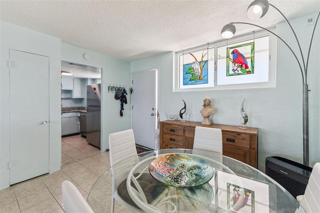 For Sale: $199,000 (2 beds, 2 baths, 929 Square Feet)