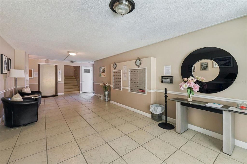 For Sale: $199,000 (2 beds, 2 baths, 929 Square Feet)