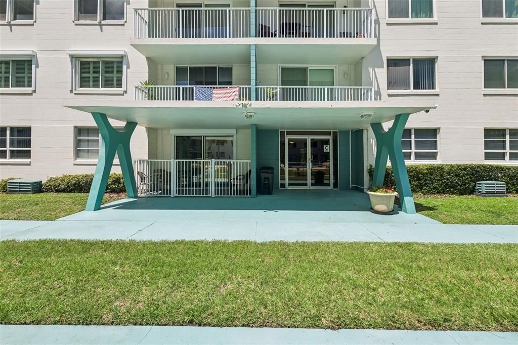 For Sale: $199,000 (2 beds, 2 baths, 929 Square Feet)