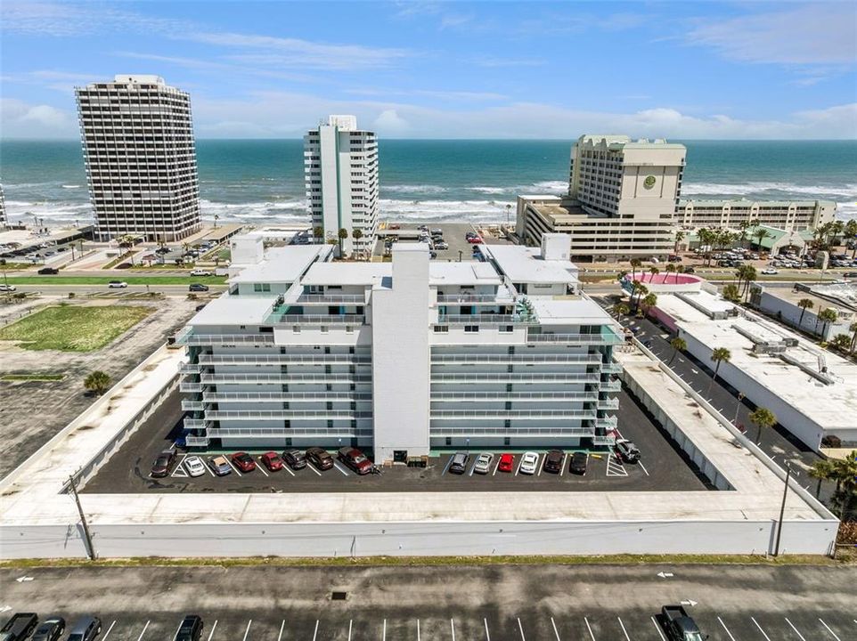 For Sale: $199,000 (2 beds, 2 baths, 929 Square Feet)