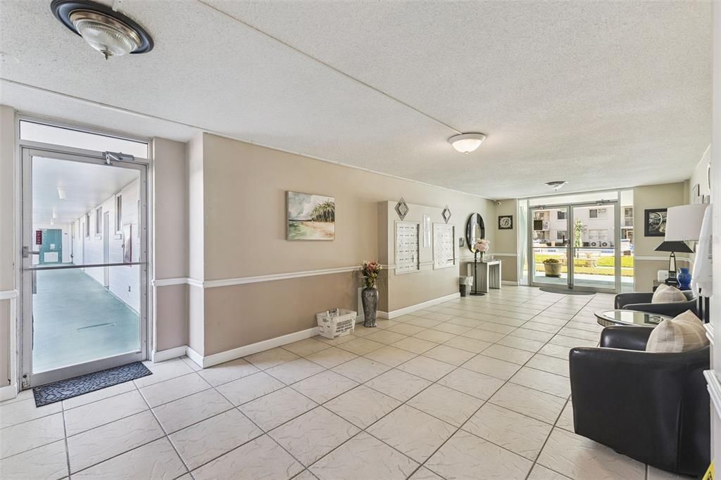 For Sale: $199,000 (2 beds, 2 baths, 929 Square Feet)