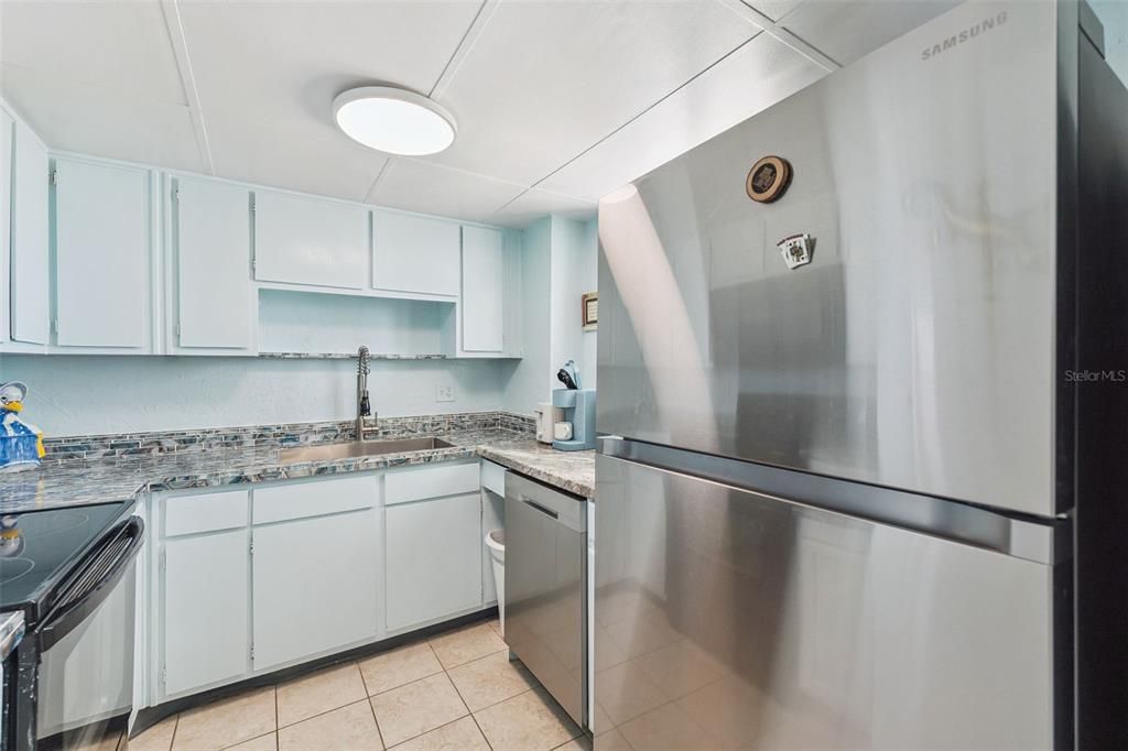 For Sale: $199,000 (2 beds, 2 baths, 929 Square Feet)