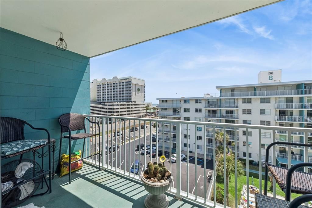 For Sale: $199,000 (2 beds, 2 baths, 929 Square Feet)