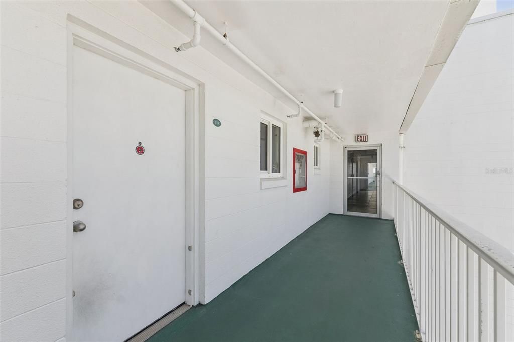 For Sale: $199,000 (2 beds, 2 baths, 929 Square Feet)