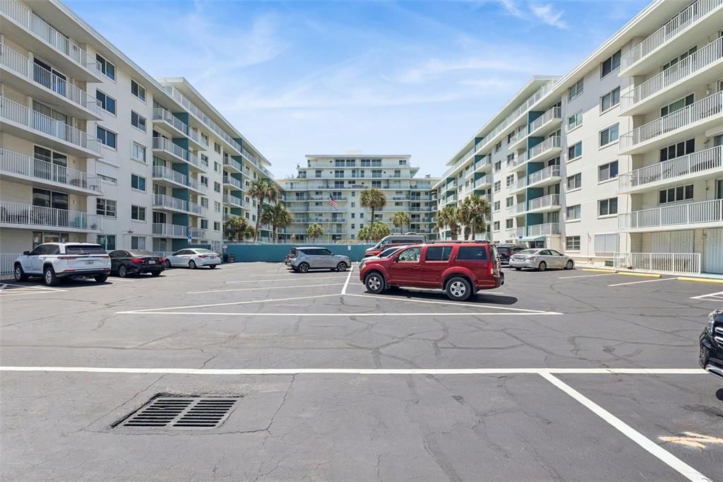 For Sale: $199,000 (2 beds, 2 baths, 929 Square Feet)