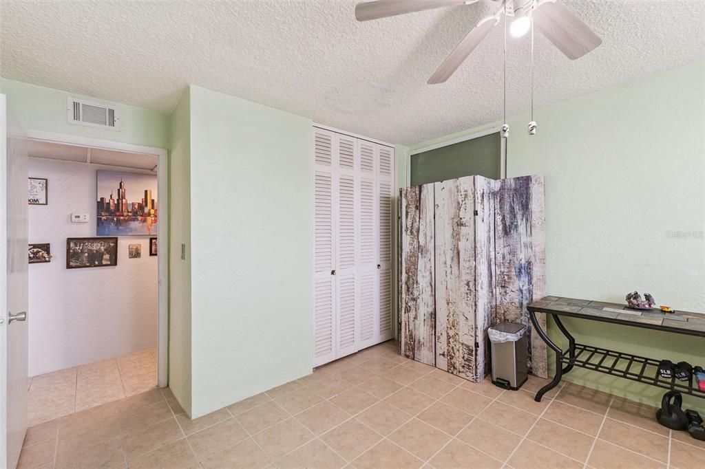 For Sale: $199,000 (2 beds, 2 baths, 929 Square Feet)