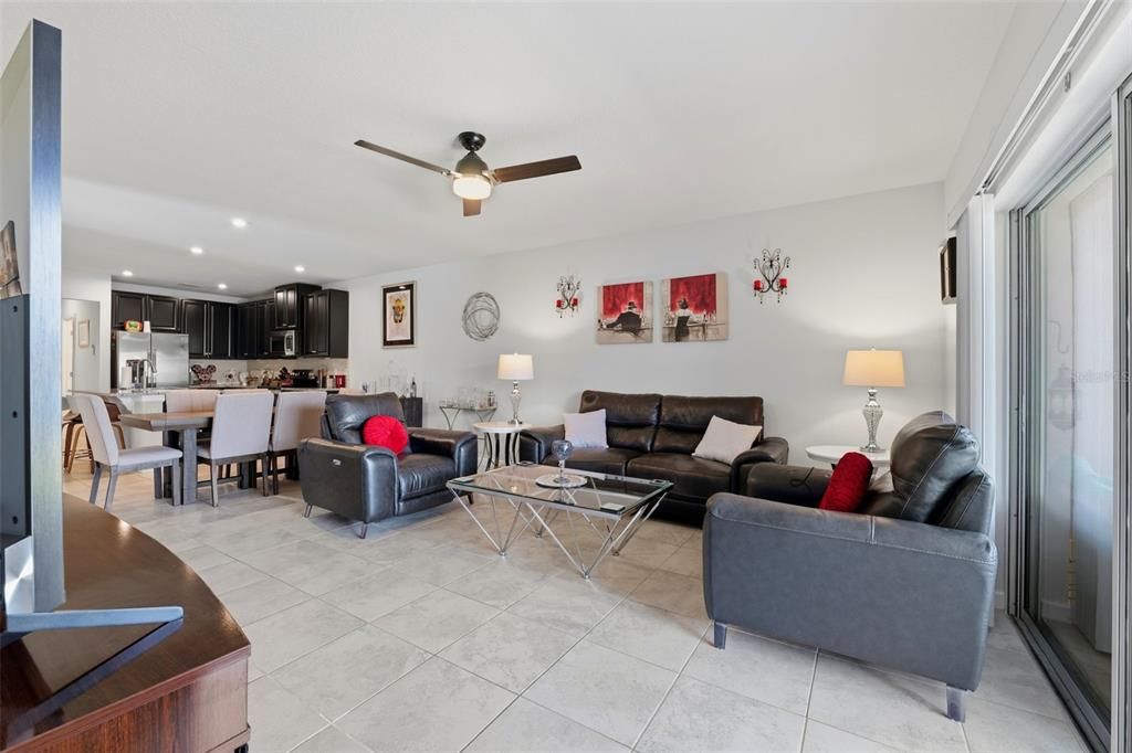 Activo con contrato: $299,900 (3 camas, 2 baños, 1532 Pies cuadrados)