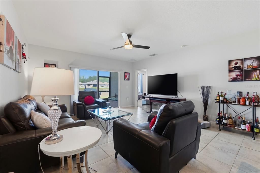Activo con contrato: $299,900 (3 camas, 2 baños, 1532 Pies cuadrados)