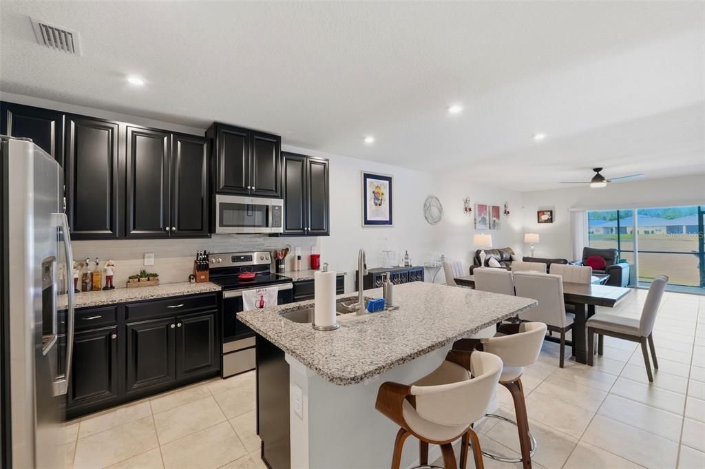 Activo con contrato: $299,900 (3 camas, 2 baños, 1532 Pies cuadrados)