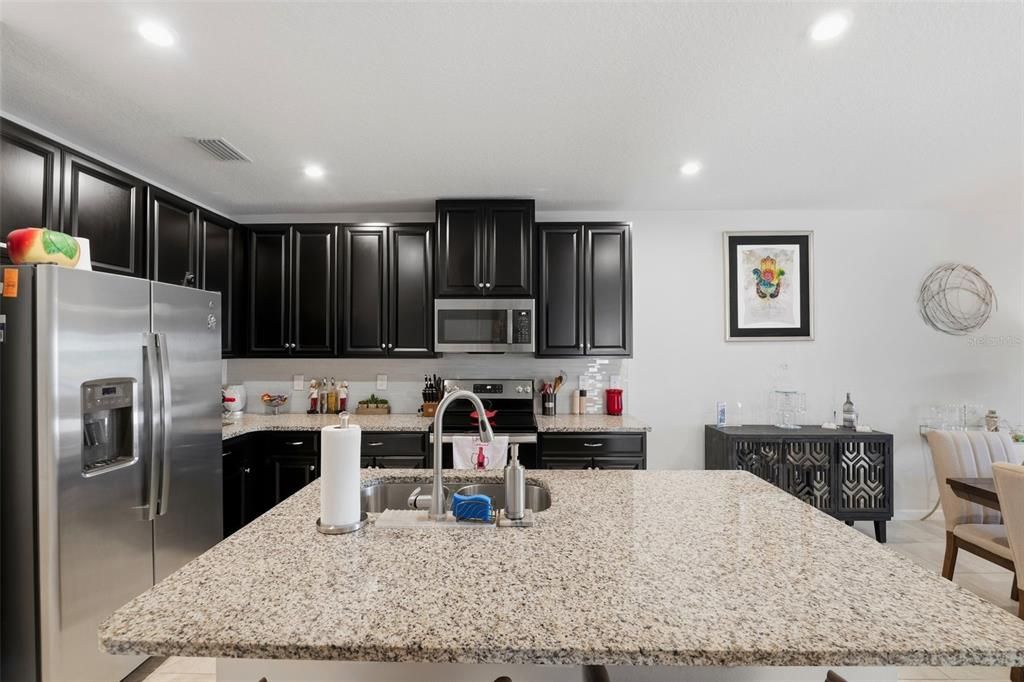 Activo con contrato: $299,900 (3 camas, 2 baños, 1532 Pies cuadrados)