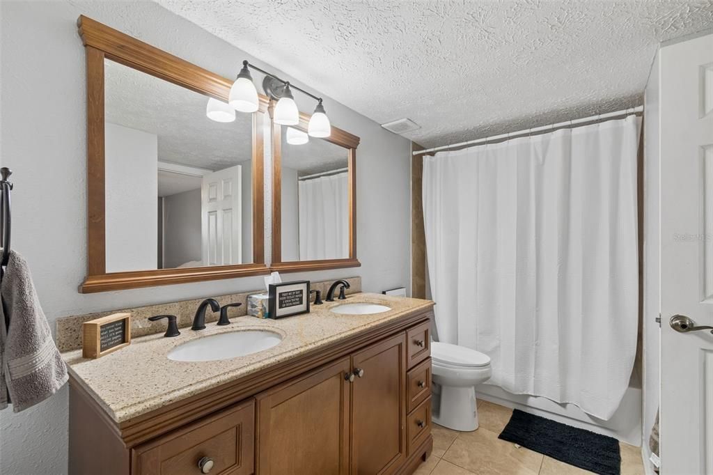 For Sale: $649,900 (5 beds, 4 baths, 2341 Square Feet)