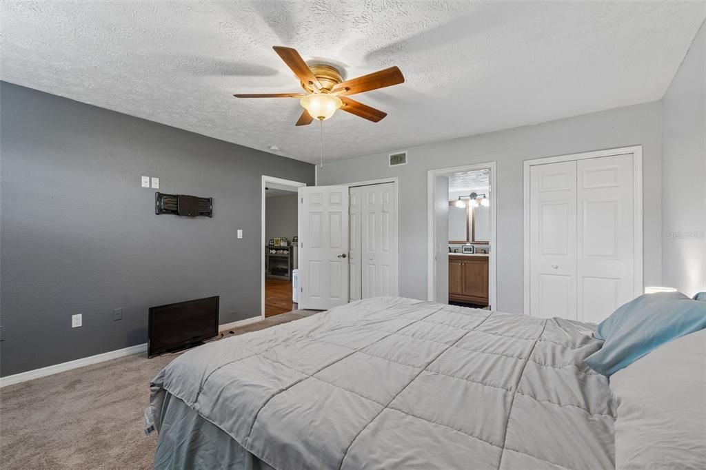 For Sale: $649,900 (5 beds, 4 baths, 2341 Square Feet)
