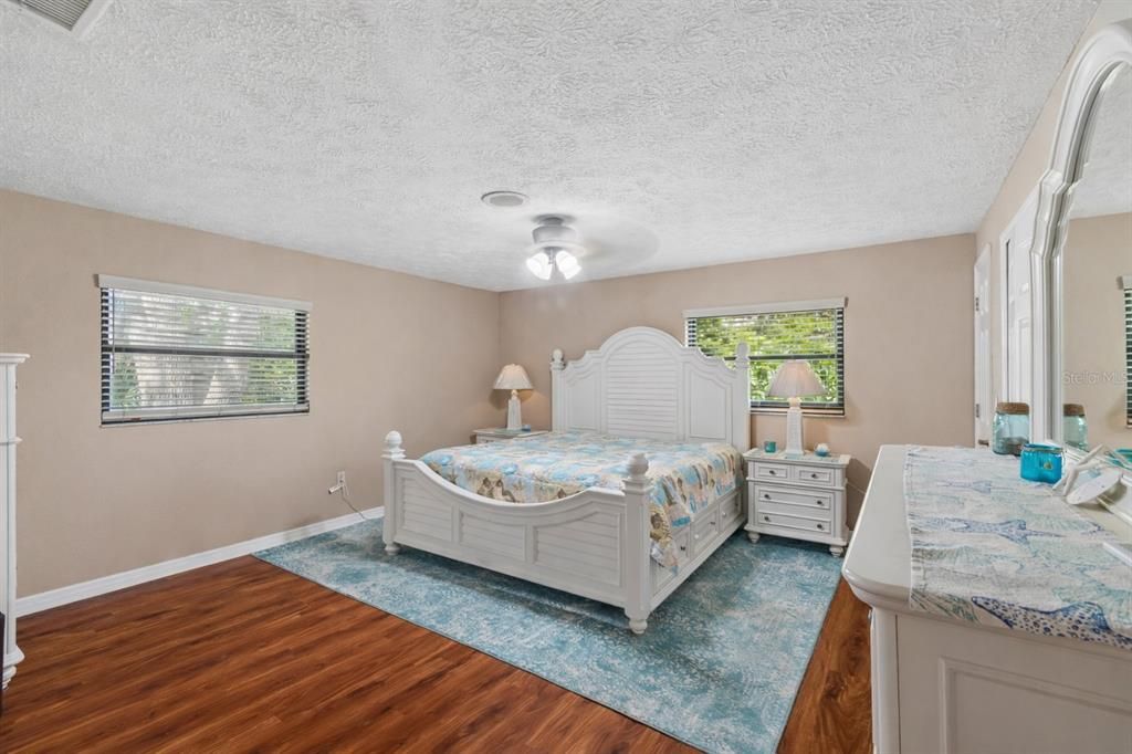 For Sale: $649,900 (5 beds, 4 baths, 2341 Square Feet)