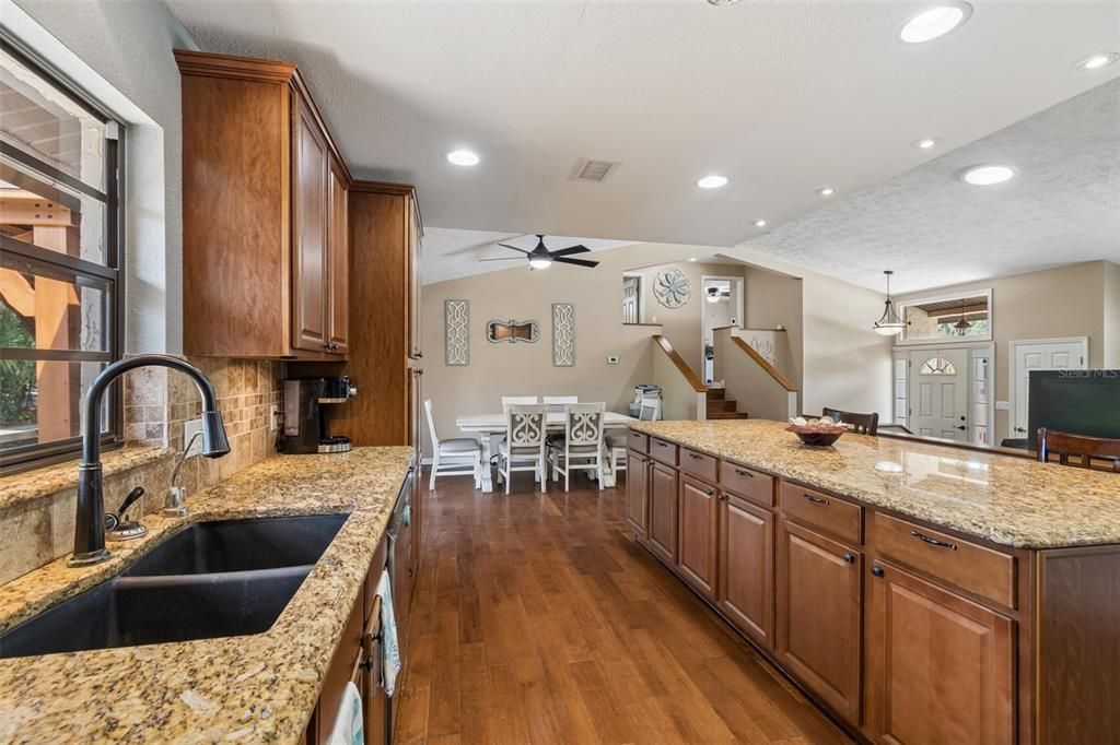 For Sale: $649,900 (5 beds, 4 baths, 2341 Square Feet)