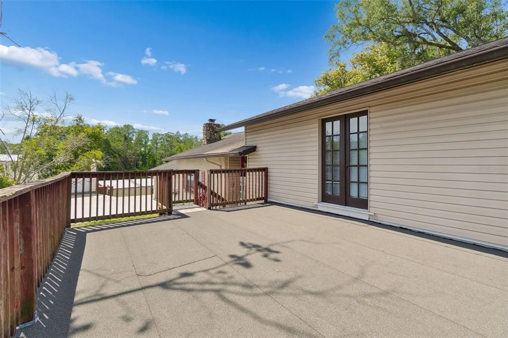 For Sale: $649,900 (5 beds, 4 baths, 2341 Square Feet)