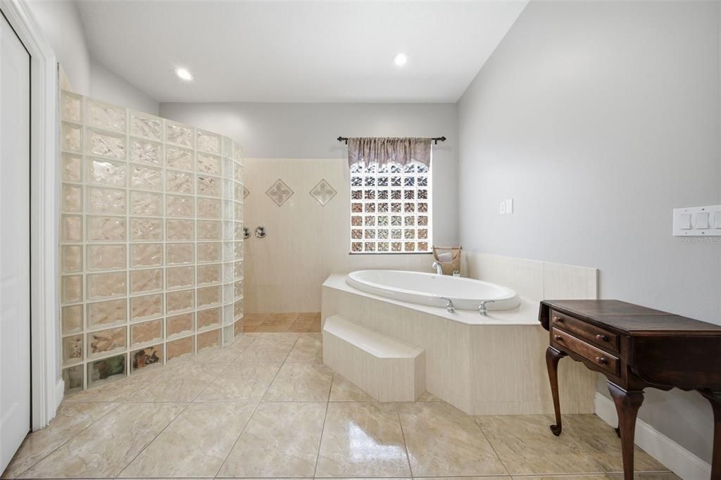 Active With Contract: $1,250,000 (5 beds, 4 baths, 3850 Square Feet)