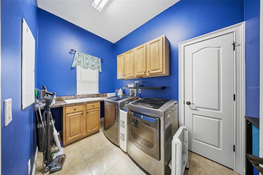 Active With Contract: $1,250,000 (5 beds, 4 baths, 3850 Square Feet)