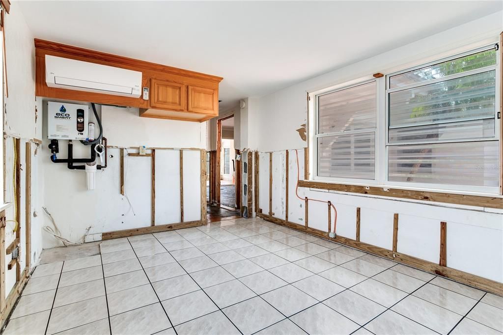 For Sale: $695,000 (3 beds, 2 baths, 1425 Square Feet)