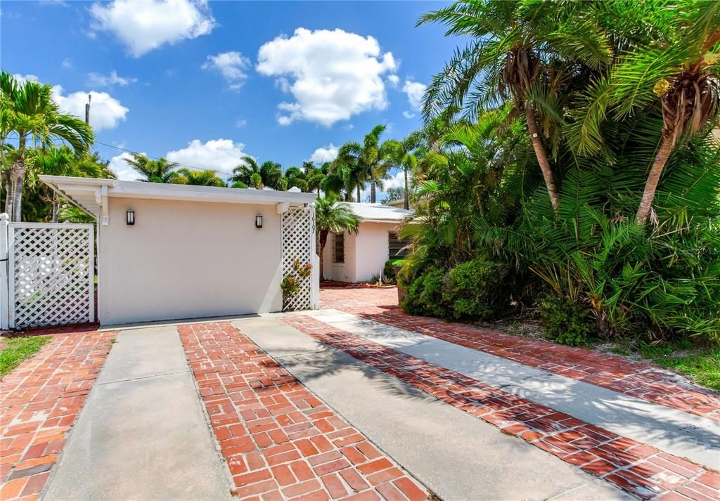 For Sale: $695,000 (3 beds, 2 baths, 1425 Square Feet)