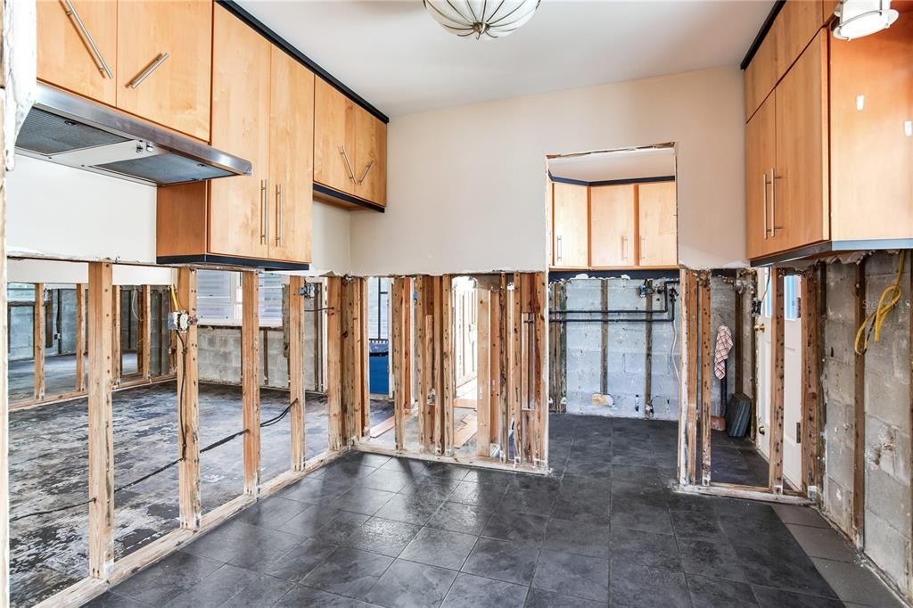 For Sale: $695,000 (3 beds, 2 baths, 1425 Square Feet)