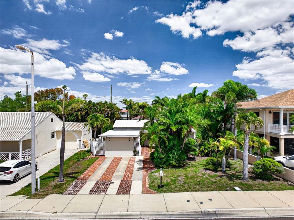 For Sale: $695,000 (3 beds, 2 baths, 1425 Square Feet)