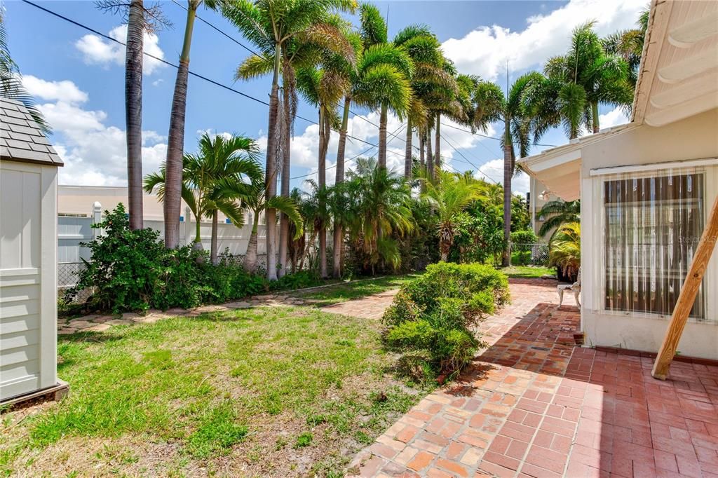 For Sale: $695,000 (3 beds, 2 baths, 1425 Square Feet)