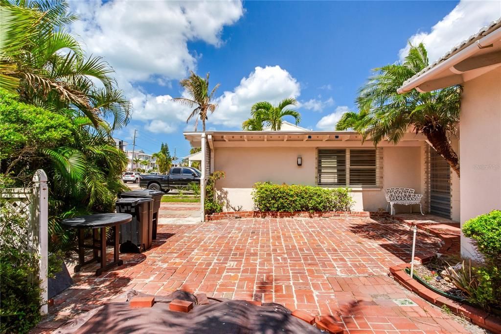 For Sale: $695,000 (3 beds, 2 baths, 1425 Square Feet)