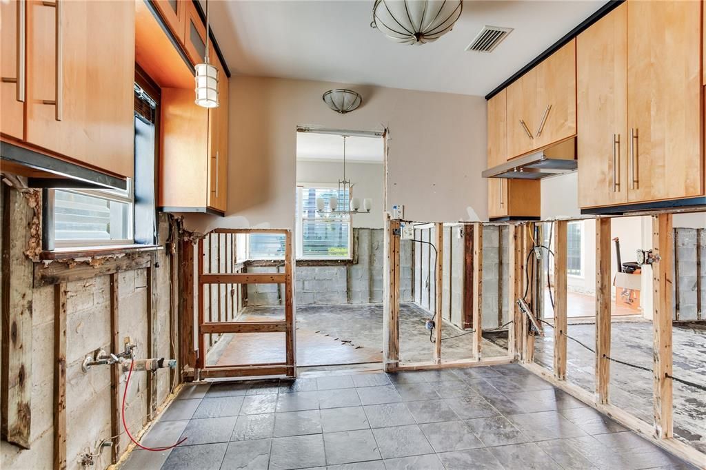 For Sale: $695,000 (3 beds, 2 baths, 1425 Square Feet)