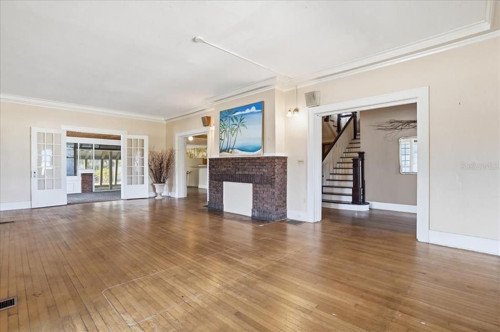 En Venta: $1,300,000 (6 camas, 2 baños, 6060 Pies cuadrados)