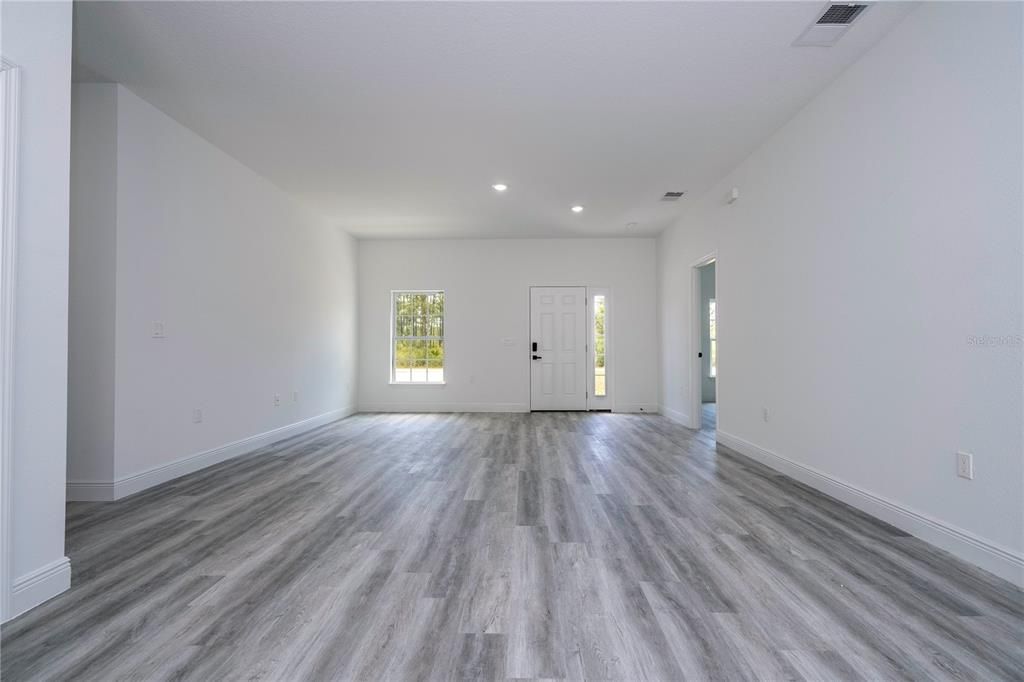 For Rent: $2,120 (4 beds, 2 baths, 1630 Square Feet)