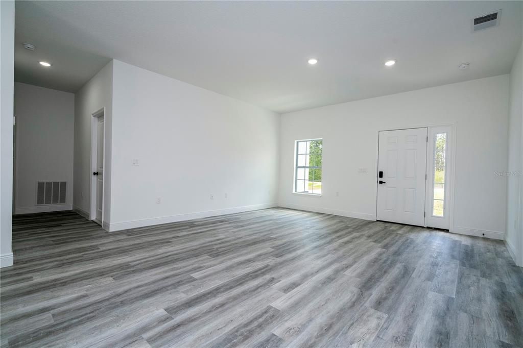 For Rent: $2,120 (4 beds, 2 baths, 1630 Square Feet)