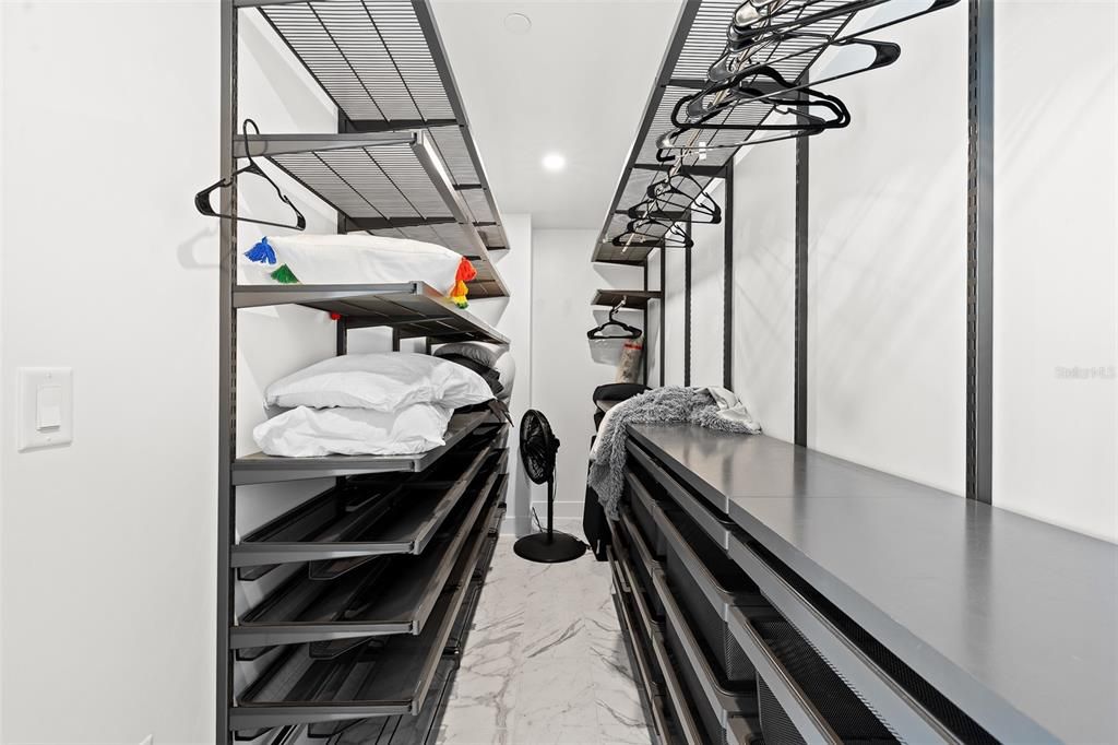 For Sale: $2,950,000 (3 beds, 3 baths, 2170 Square Feet)