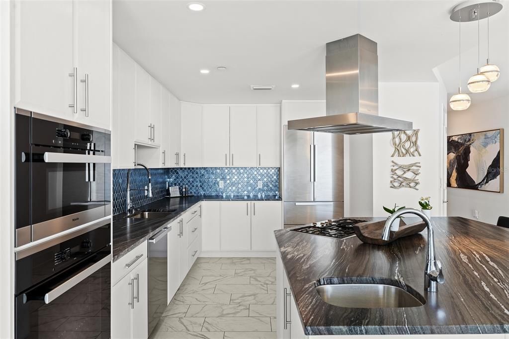 For Sale: $2,950,000 (3 beds, 3 baths, 2170 Square Feet)