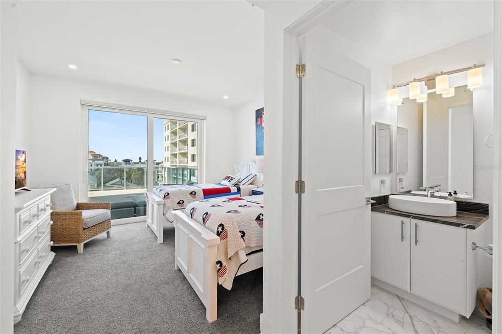 For Sale: $2,950,000 (3 beds, 3 baths, 2170 Square Feet)