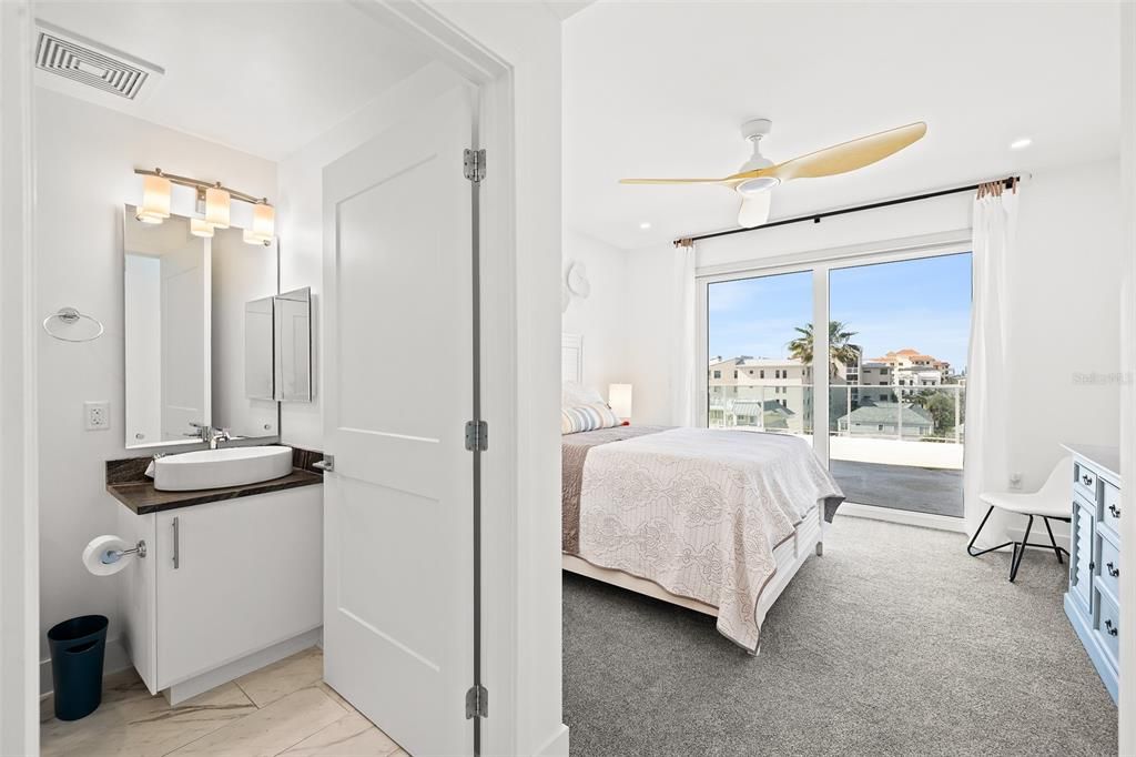 For Sale: $2,950,000 (3 beds, 3 baths, 2170 Square Feet)