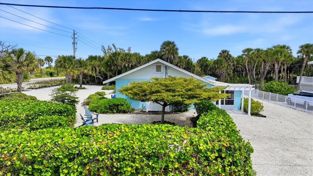 For Sale: $3,450,000 (4 beds, 2 baths, 1508 Square Feet)