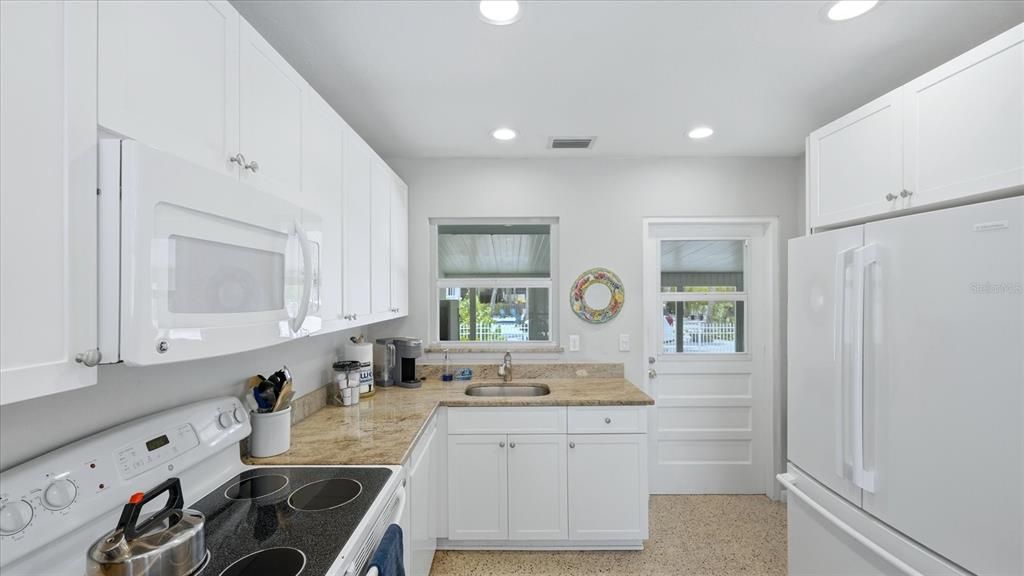 For Sale: $3,450,000 (4 beds, 2 baths, 1508 Square Feet)