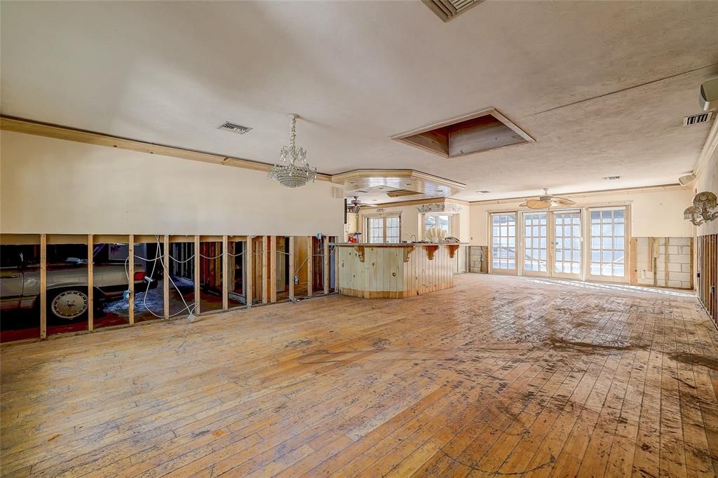 For Sale: $1,000,000 (0.30 acres)