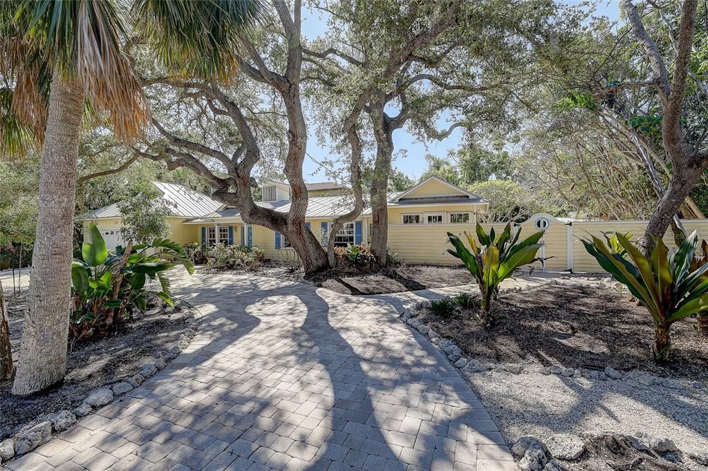 For Sale: $1,000,000 (0.30 acres)