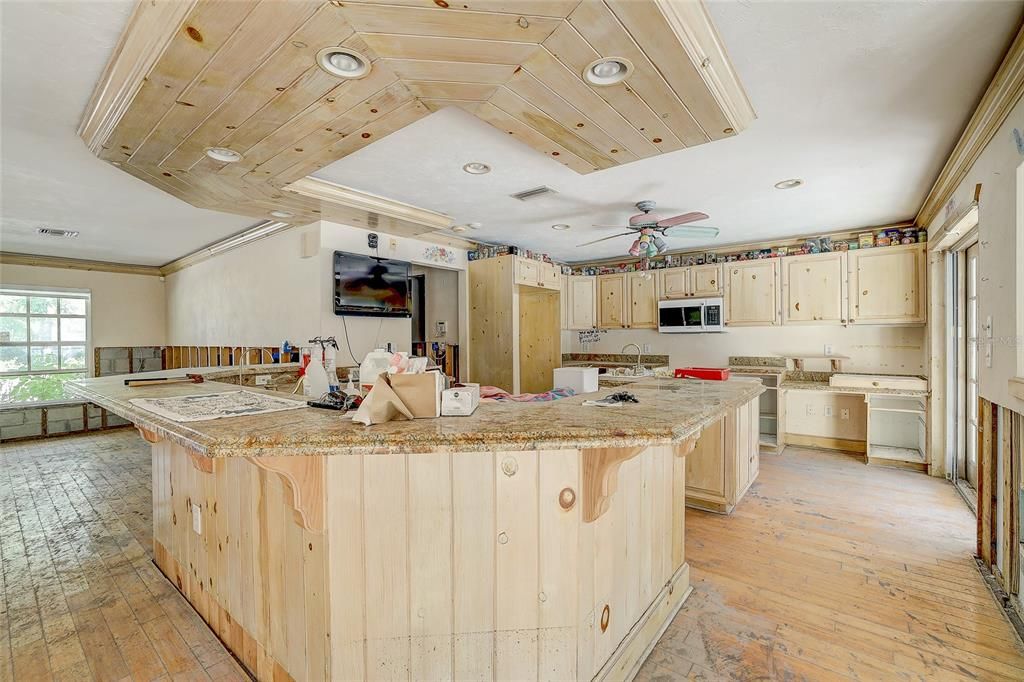 For Sale: $1,000,000 (0.30 acres)